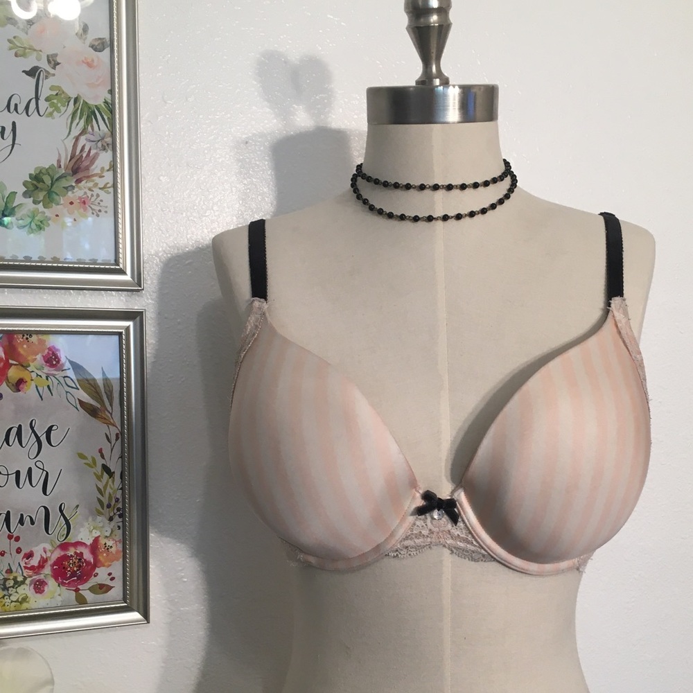 Victoria’s Secret 34DD bra💛